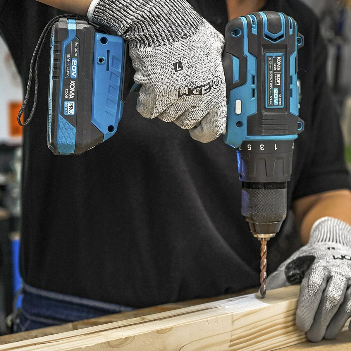 V8HBCF5718BB765520E5BE4C7722B740F9BR4280299P8